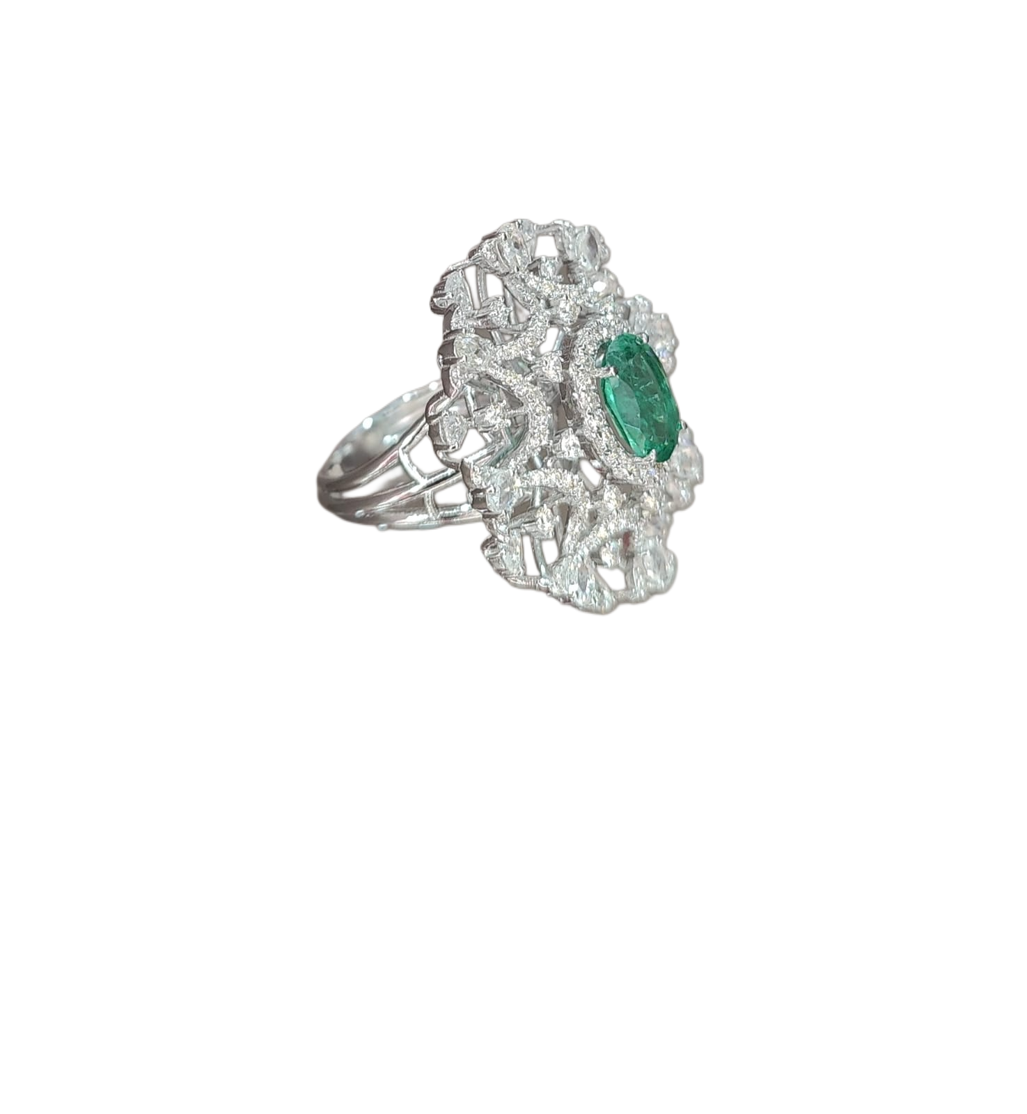 Emerald Diamond Halo Ring – Sculpted Vintage Luxury Design